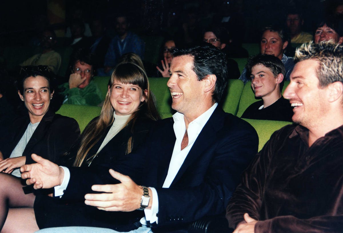 Pierce Brosnan fotografert sammen med daværende programsjef Christin Berg av Sigurd Moe Hetland i Haugesund i 1998.