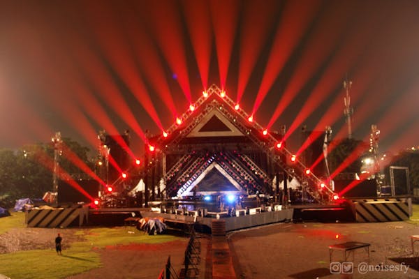 Triangle Stage